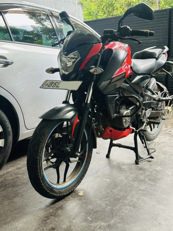 bajaj-pulsar-ns160-2018-big-0