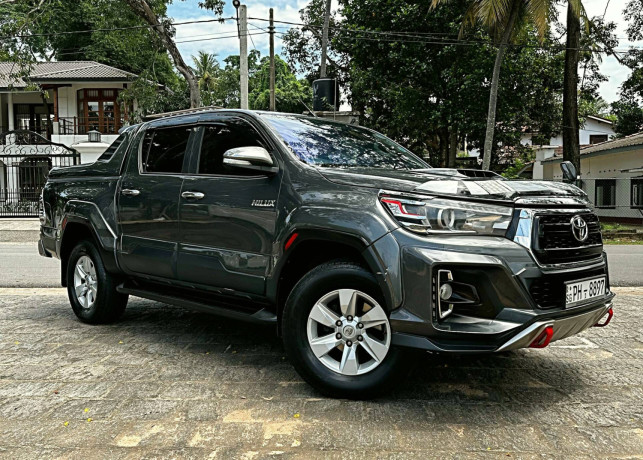 toyota-hilux-revo-2017-big-1