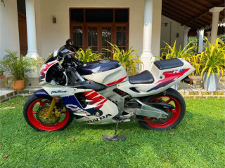 honda-cbr-fireblade-250-2012