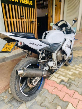 honda-cbr-250-mc19-2005-big-3