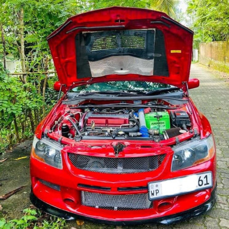 mitsubishi-lancer-evolution-8-big-2