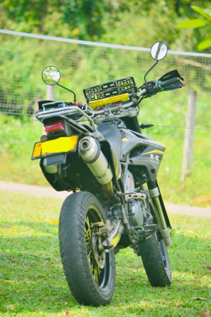 kawasaki-dtracker-250-2011-big-2
