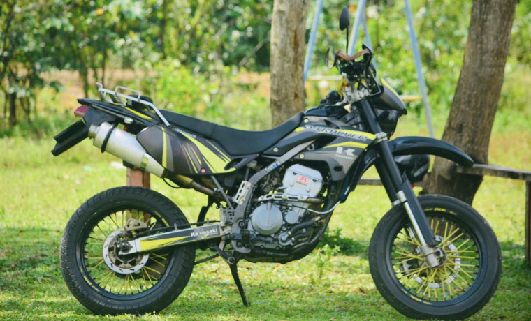 kawasaki-dtracker-250-2011-big-0