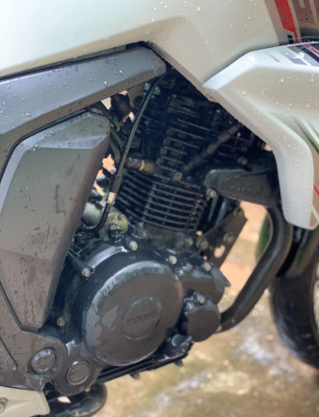 yamaha-fz-v2-2017-big-4
