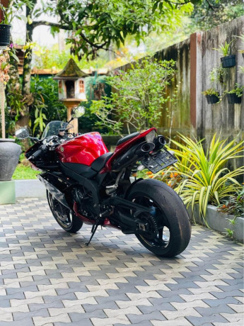 yamaha-r1-2007-big-1