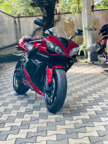 yamaha-r1-2007-big-0