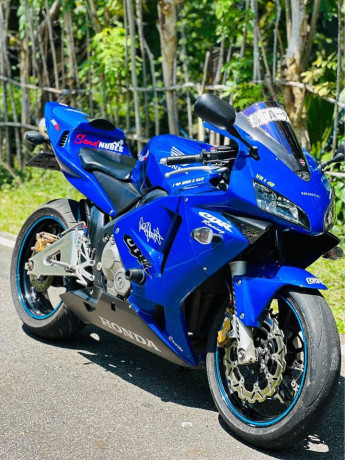 honda-cbr-600-rr-big-1