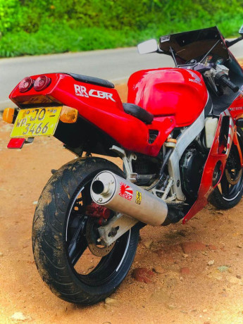 honda-cbr-250-mc14-big-2