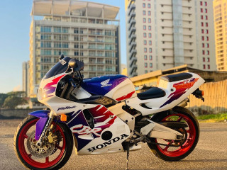 honda-cbr-250-fireblade