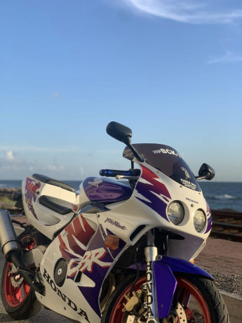 honda-cbr-250-fireblade-big-1