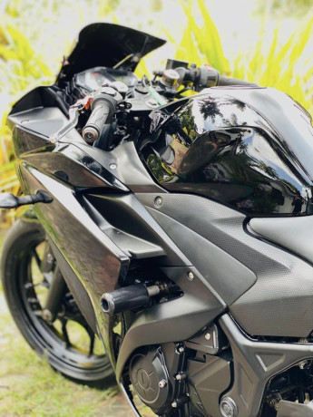 yamaha-yzf-r3-2015-big-3