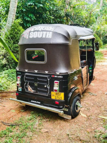 bajaj-re-4-stroke-three-wheel-big-2