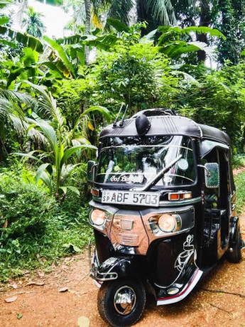 bajaj-re-4-stroke-three-wheel-big-1