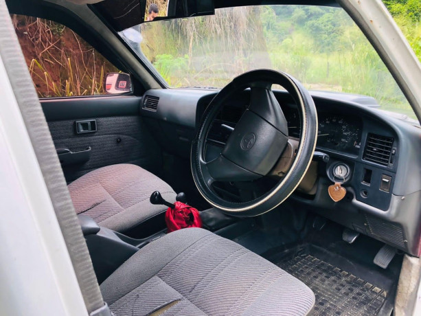toyota-hilux-ln106-big-3