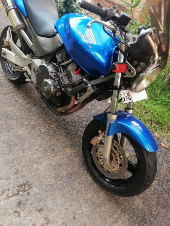 honda-hornet-250-ch100-big-3