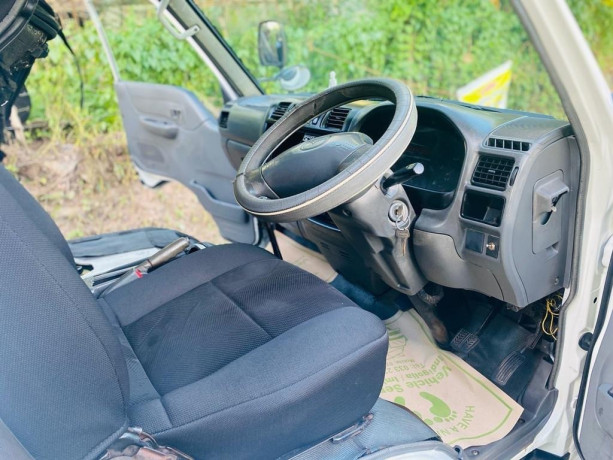 mazda-bongo-van-2007-big-3