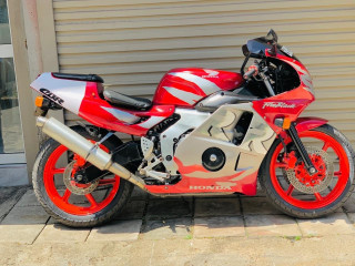 honda-cbr-gullarm-250