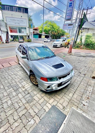 mitsubishi-lancer-ck1-2001-big-1