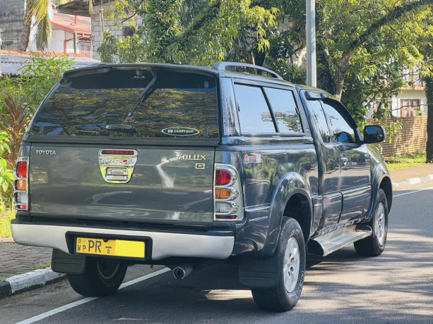 toyota-hilux-smart-cab-2010-big-2