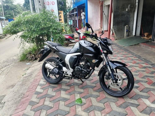 yamaha-fz-v2-2018-big-3