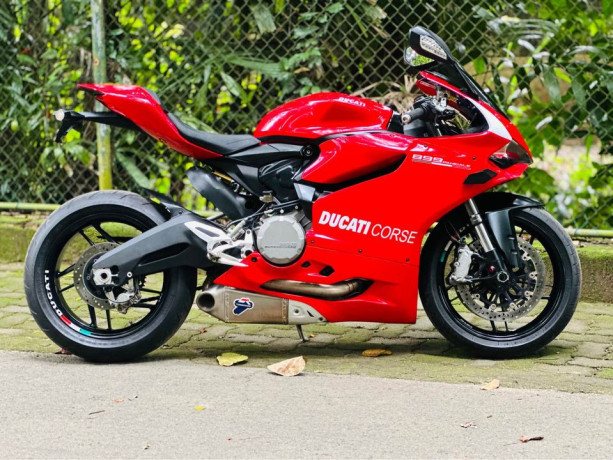 ducati-panigale-899-big-0