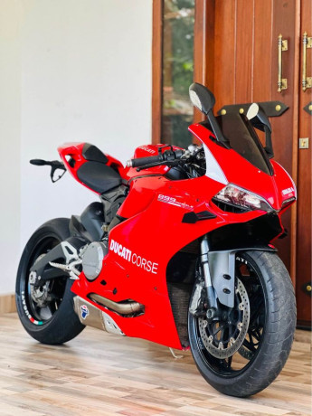 ducati-panigale-899-big-1