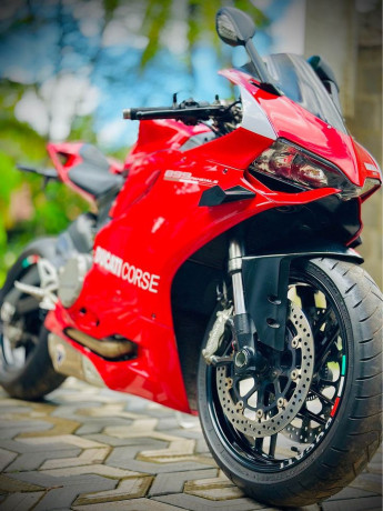 ducati-panigale-899-big-2