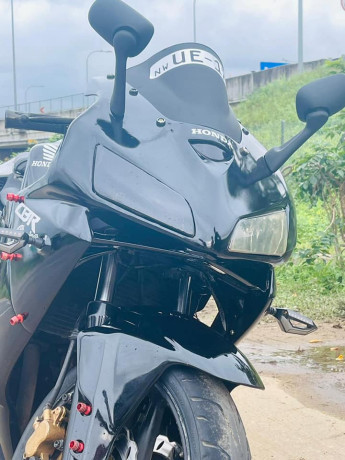 honda-cbr-250-gullarm-2008-big-1
