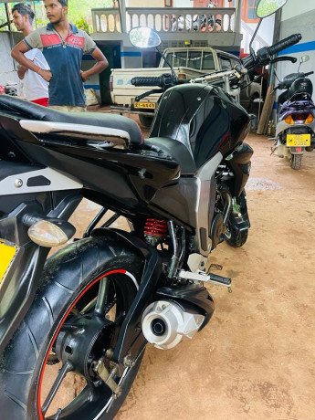 yamaha-fz-v2-2017-big-4