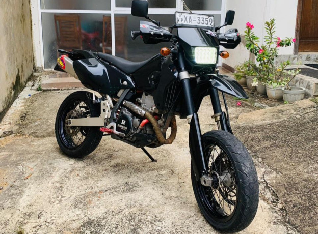 suzuki-drz-400-2012-big-0