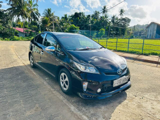 toyota-prius-2014