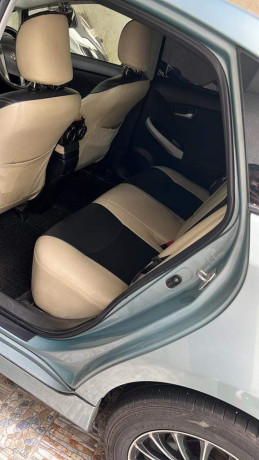 toyota-prius-s-grade-2013-big-4