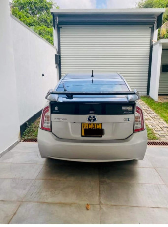 toyota-prius-s-grade-2013-big-3