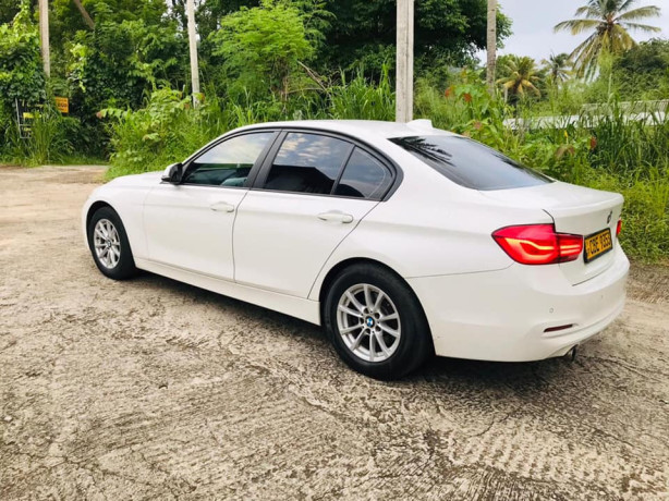 bmw-318i-luxury-line-2016-big-1