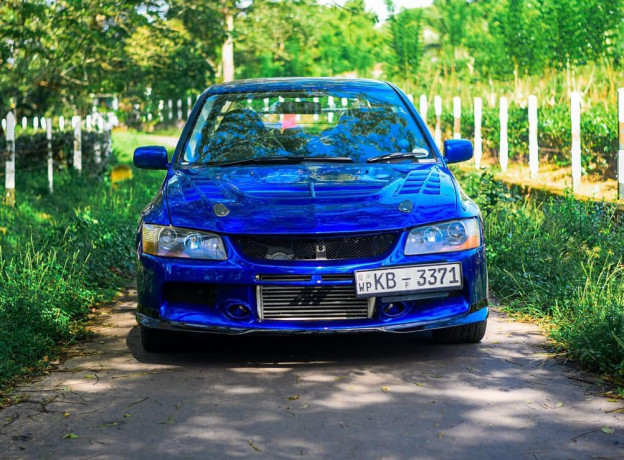 mitsubishi-lancer-evolution-8-big-0