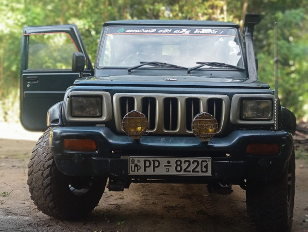 mahindra-bolero-2010-big-0