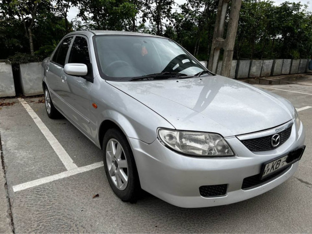 mazda-familia-2003-big-1