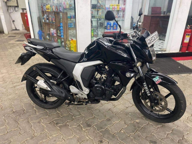 yamaha-fz-v2-2016-big-0
