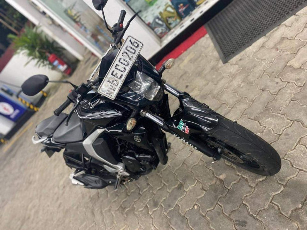 yamaha-fz-v2-2016-big-2