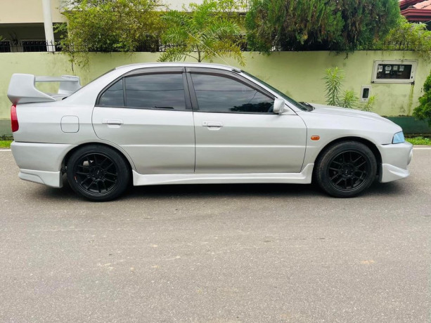 mitsubishi-lancer-ck4-2001-big-3