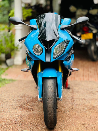 bmw-s1000rr-2012-big-4