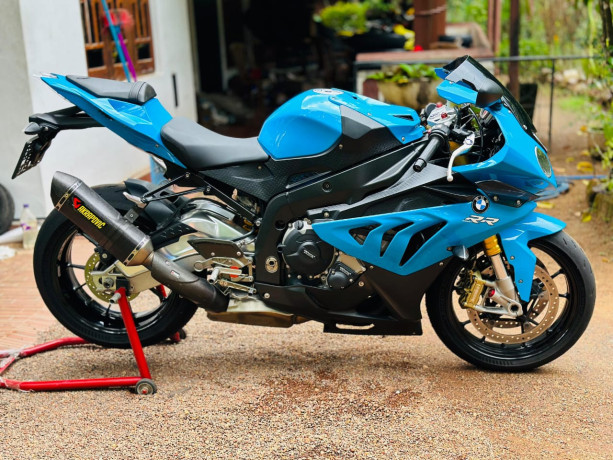 bmw-s1000rr-2012-big-3