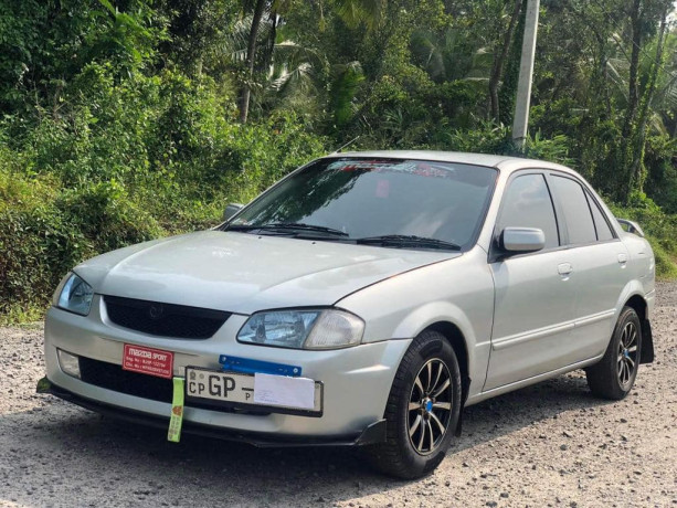 mazda-familia-2003-big-2