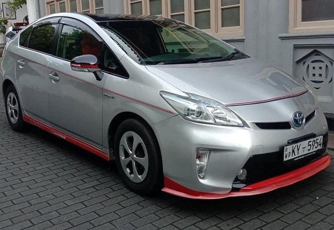 toyota-prius-2012-big-0