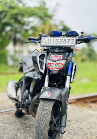 yamaha-fz-v3-big-2