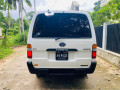 toyota-hiace-lh113-1990-small-2