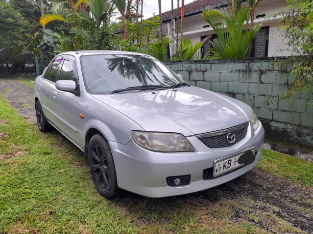 mazda-familia-2002-big-0