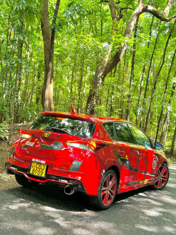 zeonic-toyota-auris-mobile-suit-gundam-edition-2019-big-1
