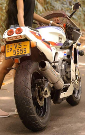 honda-cbr-250-gullarm-2009-big-2