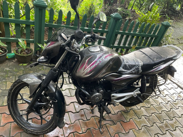 bajaj-discovery-125-2014-big-0